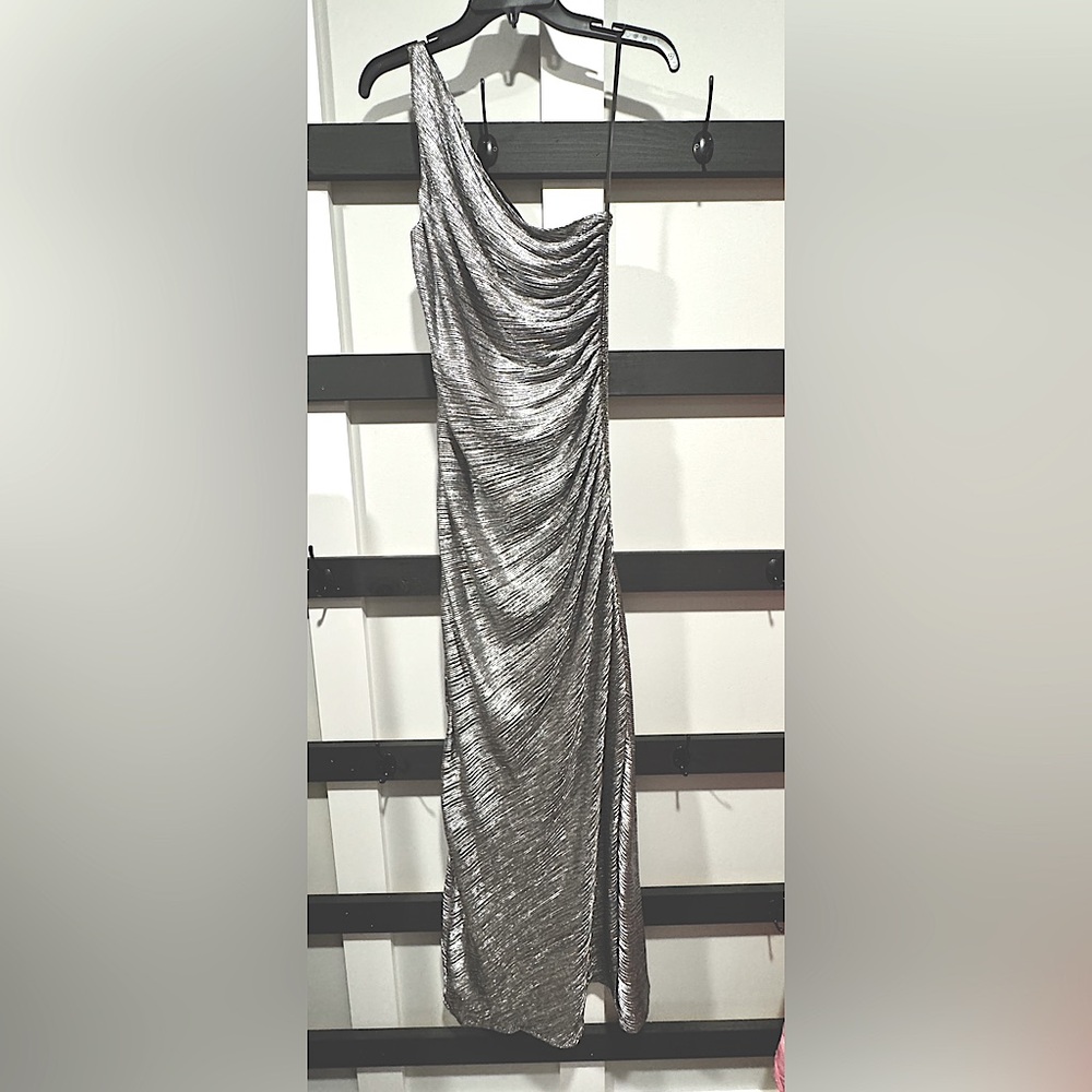 Embellished Metallic Foil One Shoulder Gown by Laundry by Shelli Segal sz 10